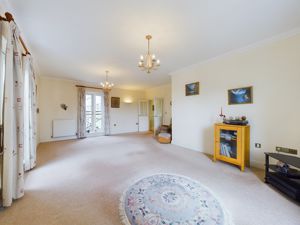 LIVING ROOM- click for photo gallery